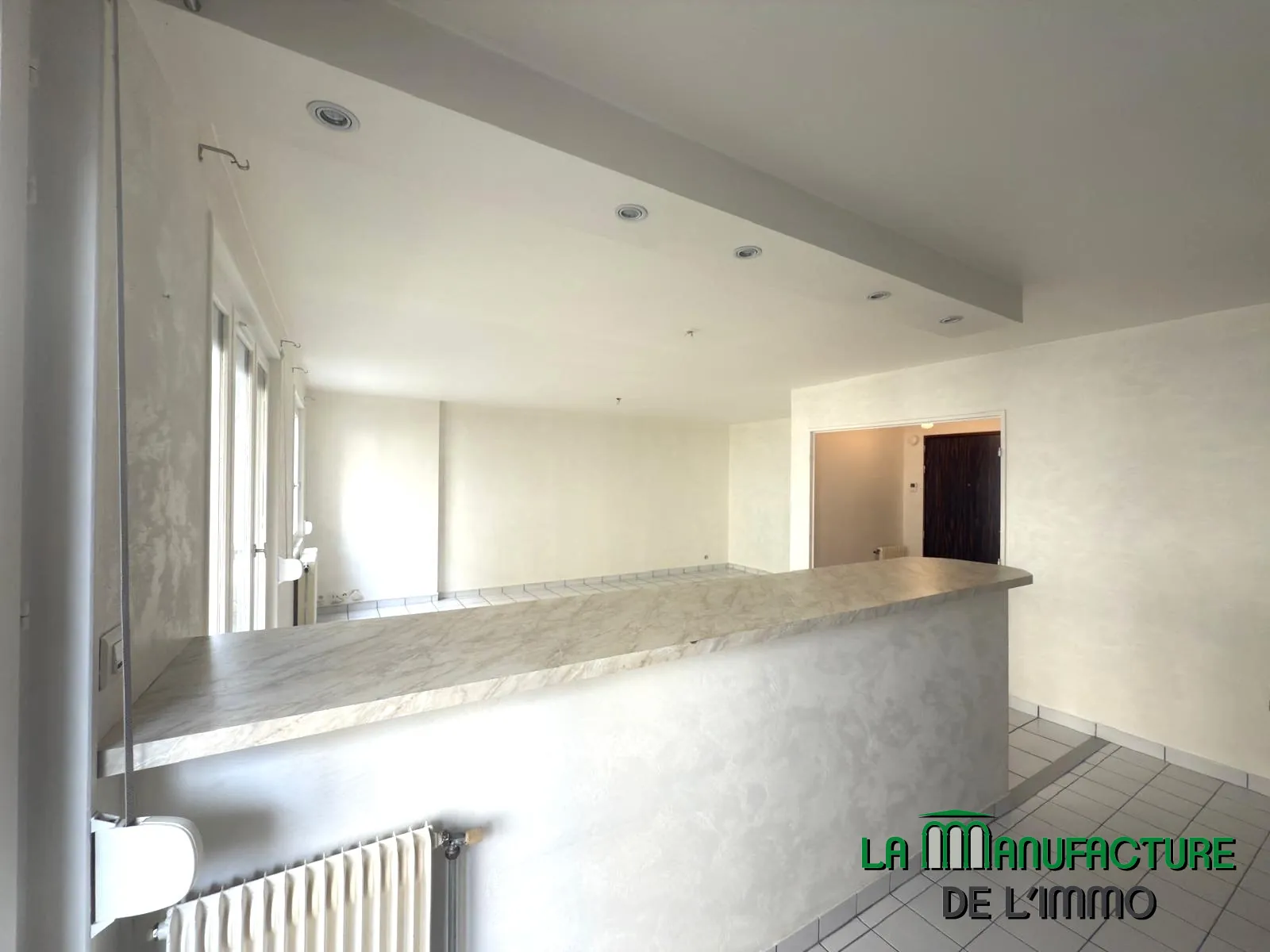 Appartement F2 bis avec balcon, cave et garage à Saint-Étienne 