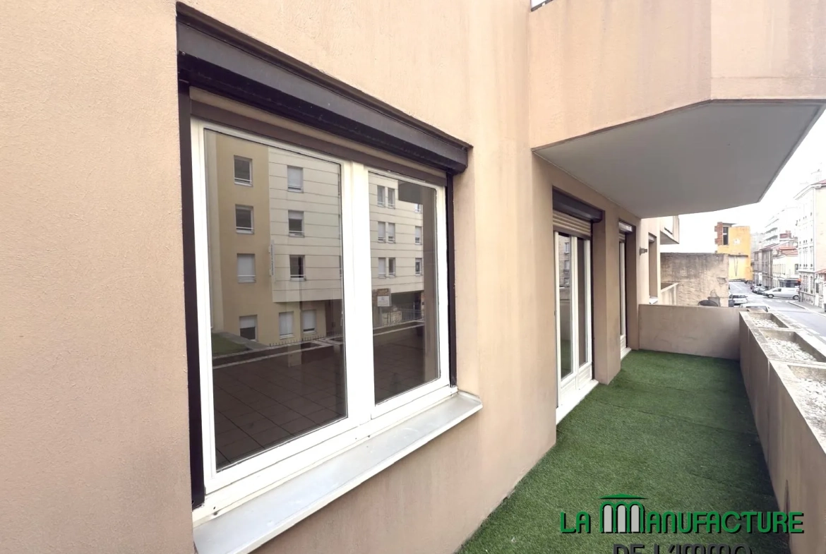 Appartement F2 bis avec balcon, cave et garage à Saint-Étienne 