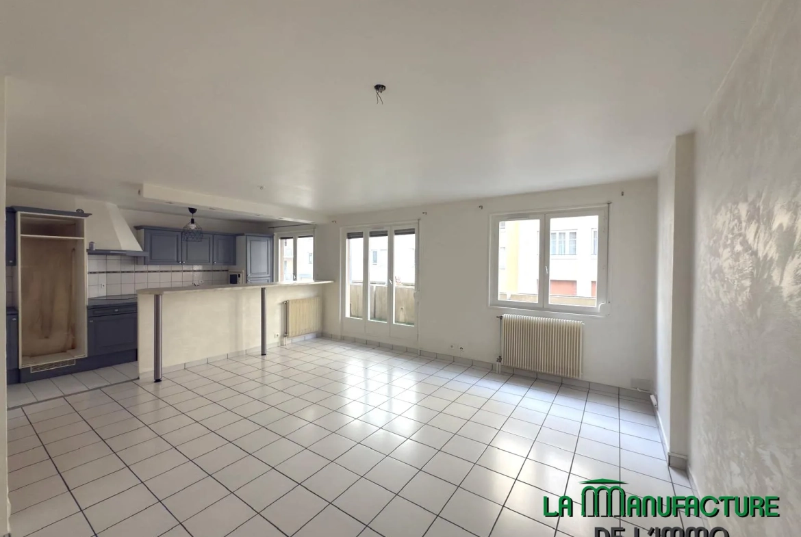 Appartement F2 bis avec balcon, cave et garage à Saint-Étienne 