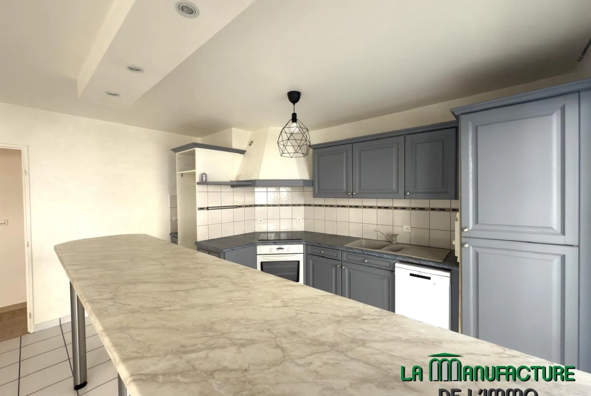 Appartement F2 bis avec balcon, cave et garage à Saint-Étienne 