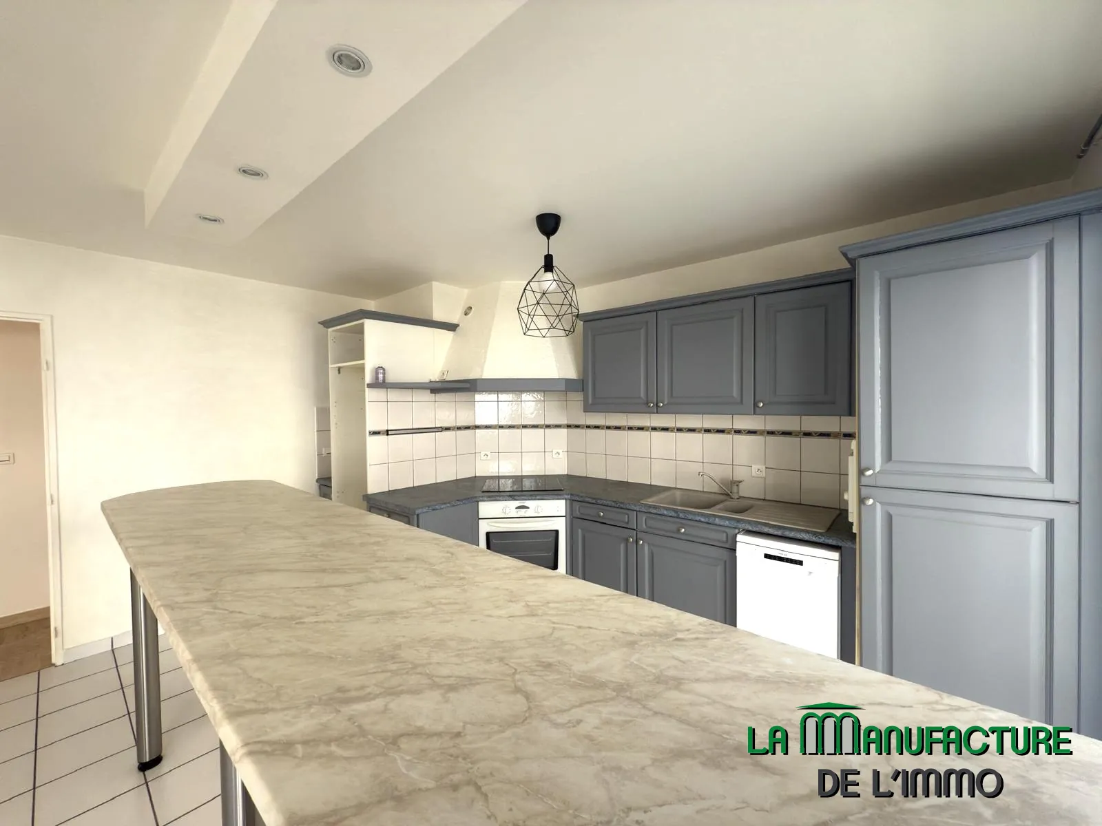 Appartement F2 bis avec balcon, cave et garage à Saint-Étienne 