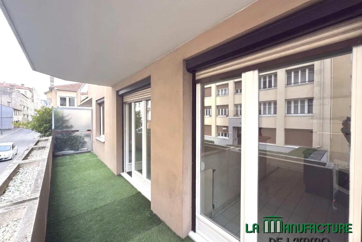 Appartement F2 bis avec balcon, cave et garage à Saint-Étienne 