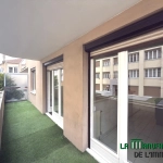 Spacieux appartement T2 bis avec balcon, cave et garage à Saint-Étienne