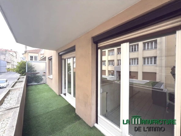 Appartement F2 bis avec balcon, cave et garage à Saint-Étienne