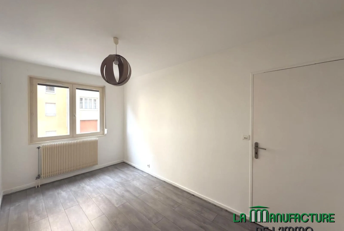 Appartement F2 bis avec balcon, cave et garage à Saint-Étienne 