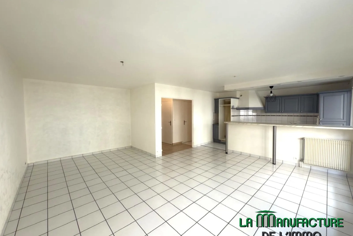 Appartement F2 bis avec balcon, cave et garage à Saint-Étienne 