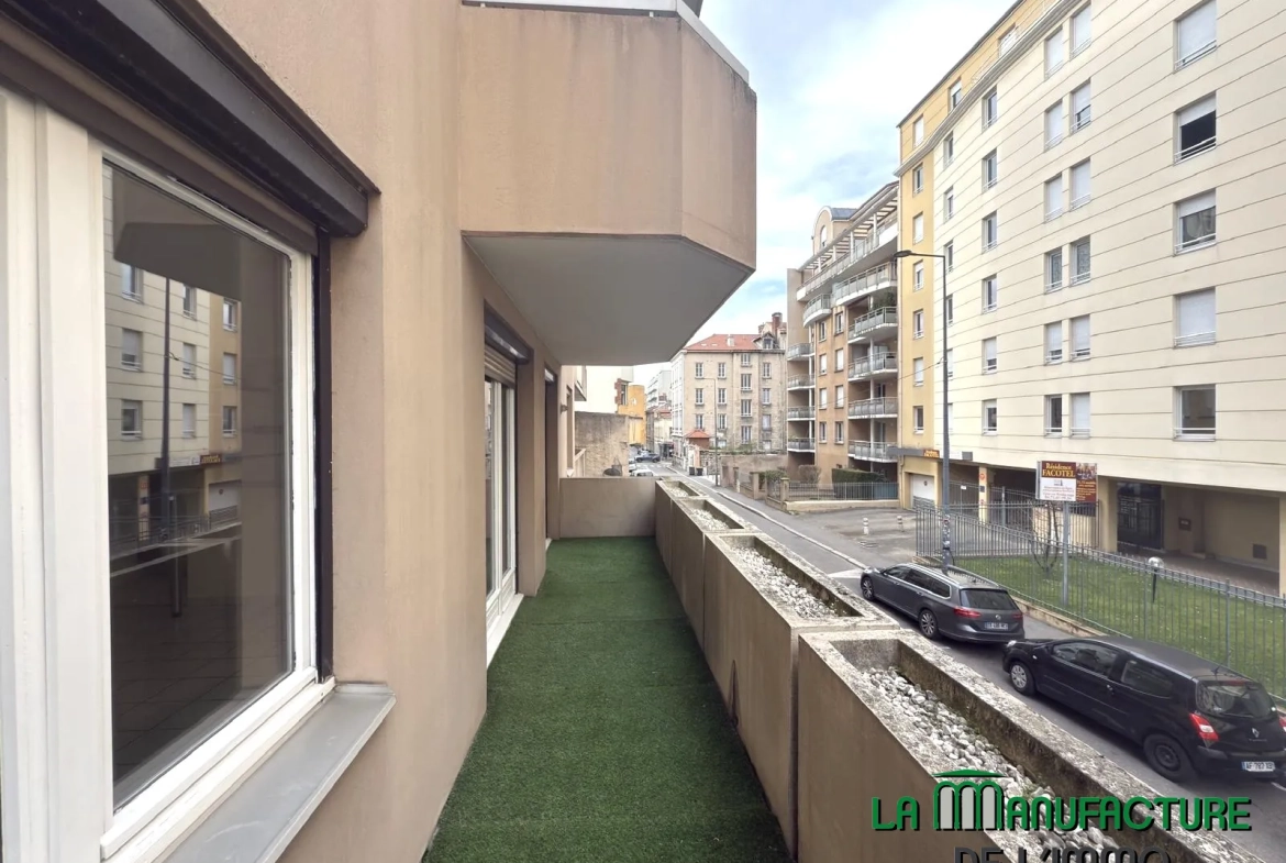 Appartement F2 bis avec balcon, cave et garage à Saint-Étienne 