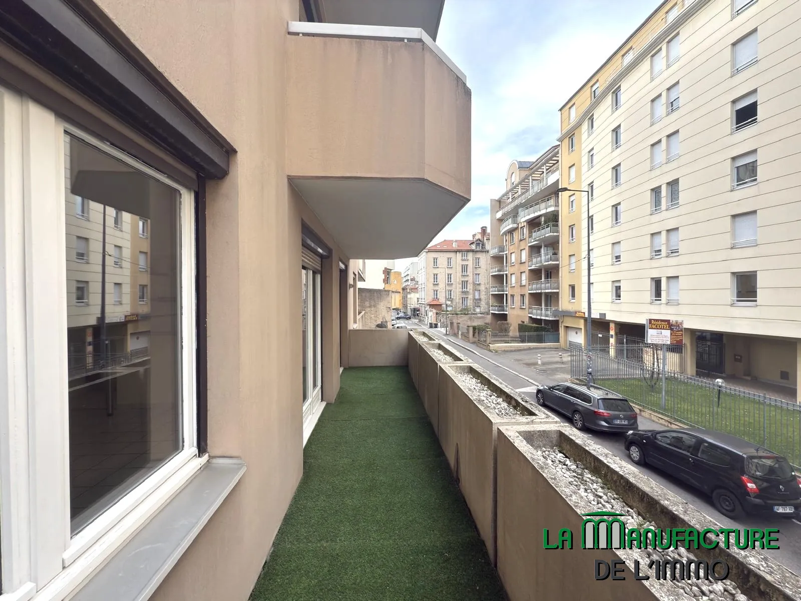 Appartement F2 bis avec balcon, cave et garage à Saint-Étienne 