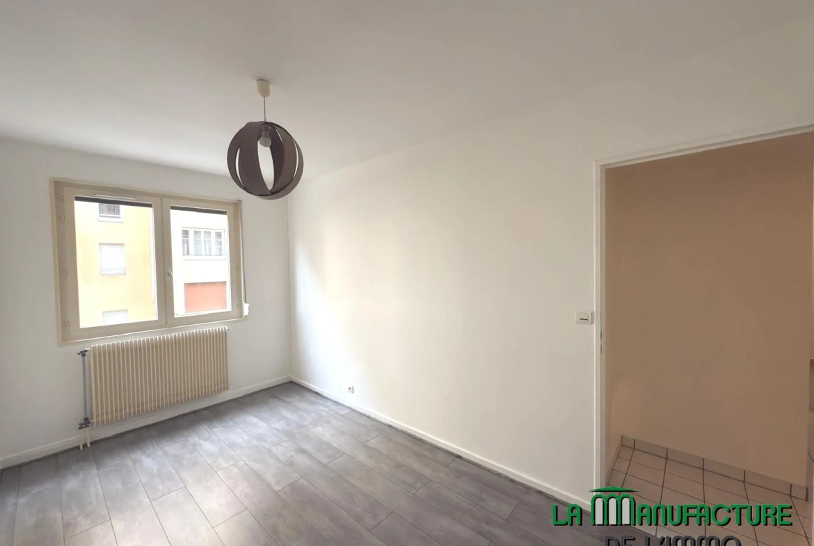 Appartement F2 bis avec balcon, cave et garage à Saint-Étienne 