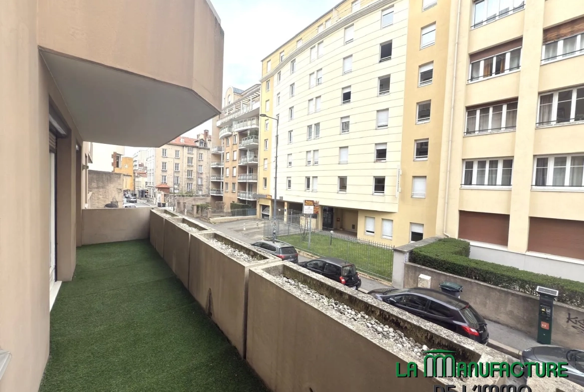 Appartement F2 bis avec balcon, cave et garage à Saint-Étienne 