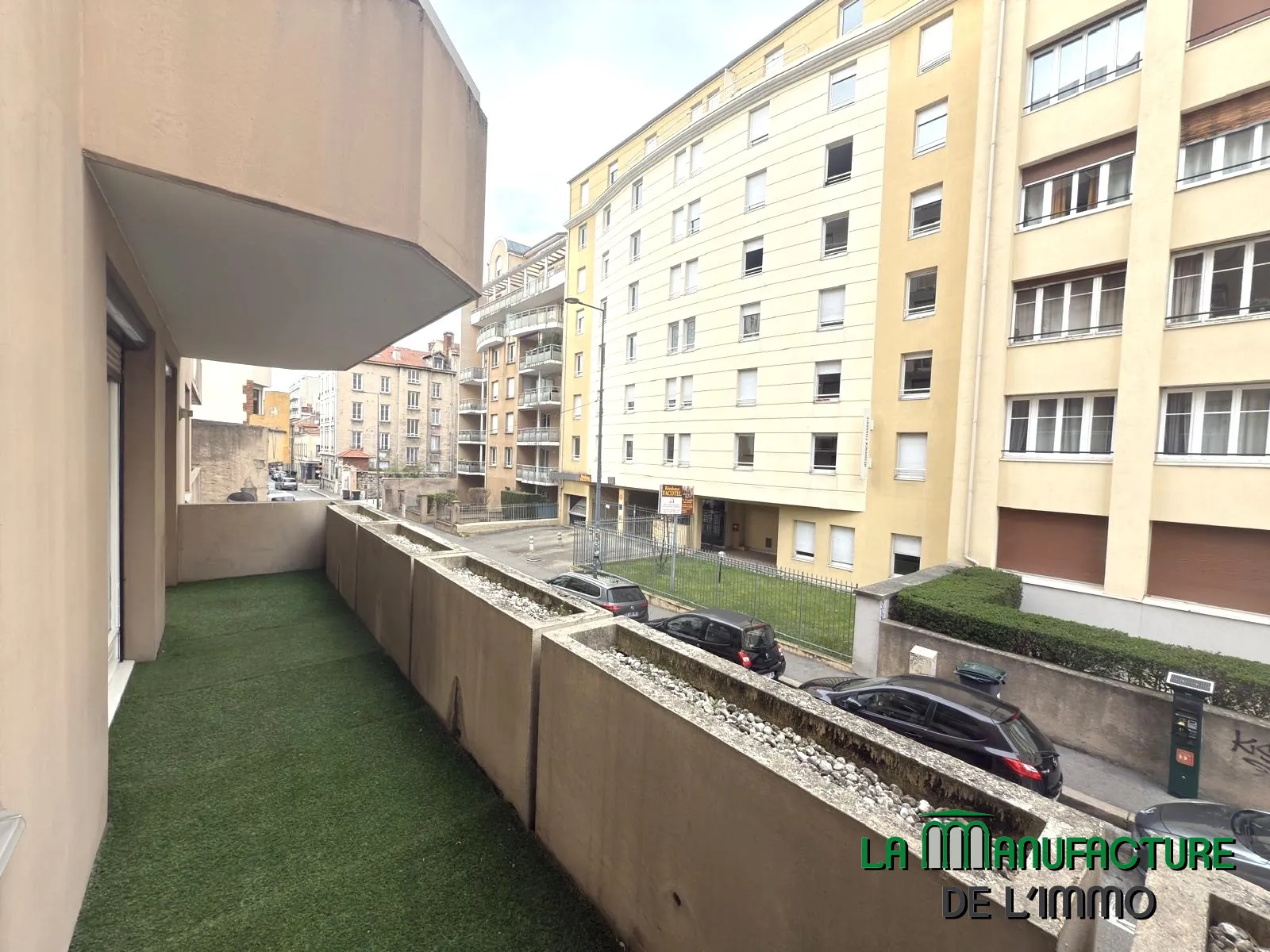 Appartement F2 bis avec balcon, cave et garage à Saint-Étienne 