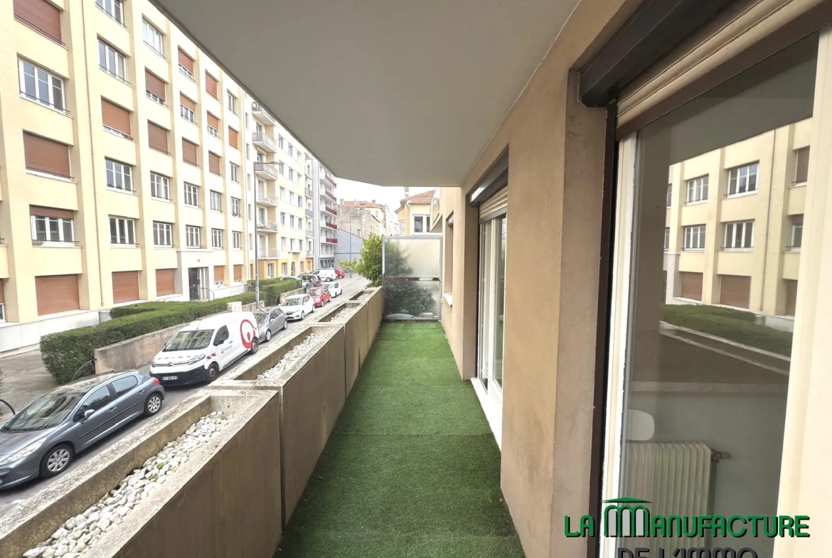 Appartement F2 bis avec balcon, cave et garage à Saint-Étienne 