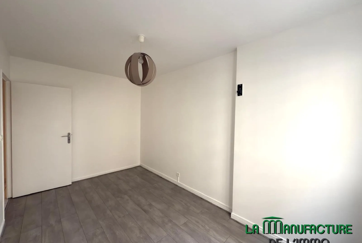 Appartement F2 bis avec balcon, cave et garage à Saint-Étienne 