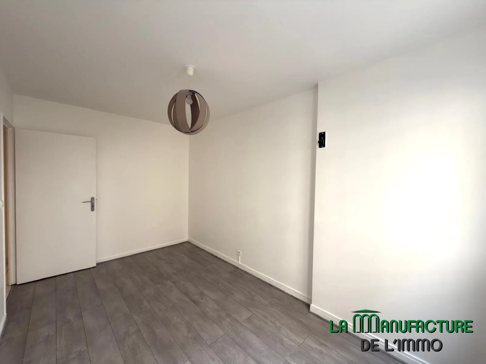 Appartement F2 bis avec balcon, cave et garage à Saint-Étienne 