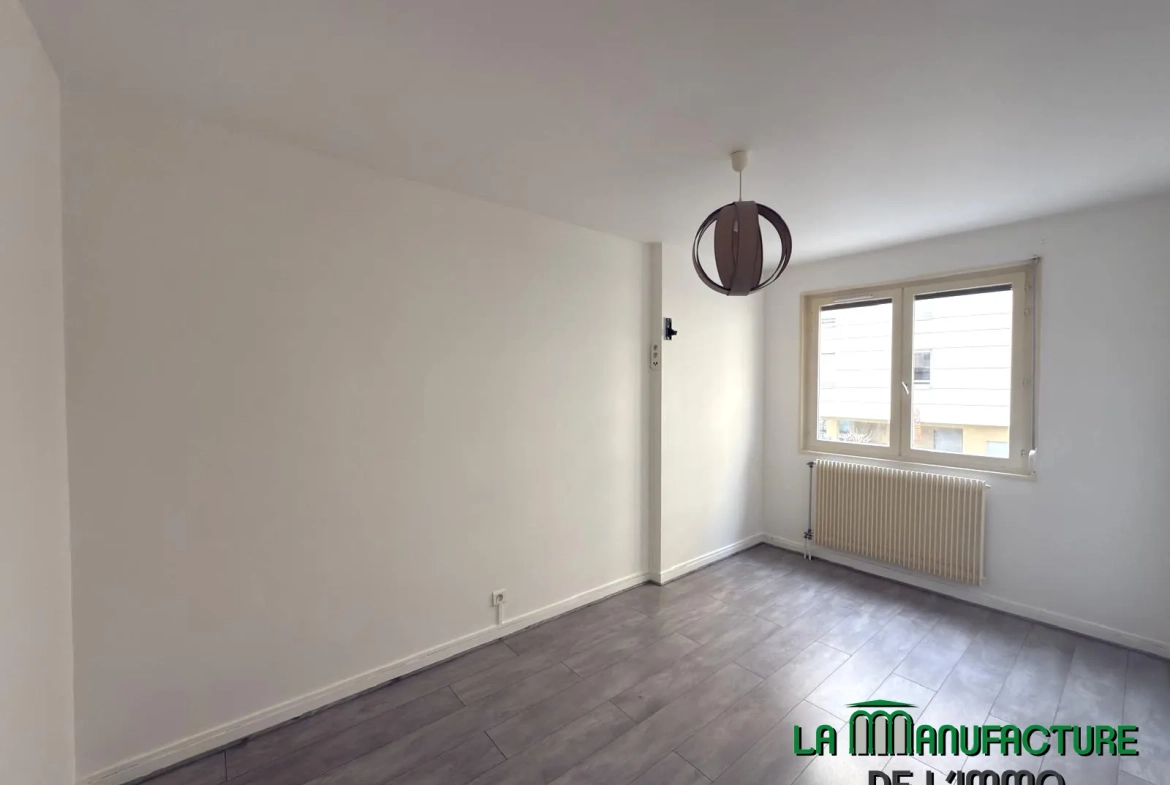 Appartement F2 bis avec balcon, cave et garage à Saint-Étienne 