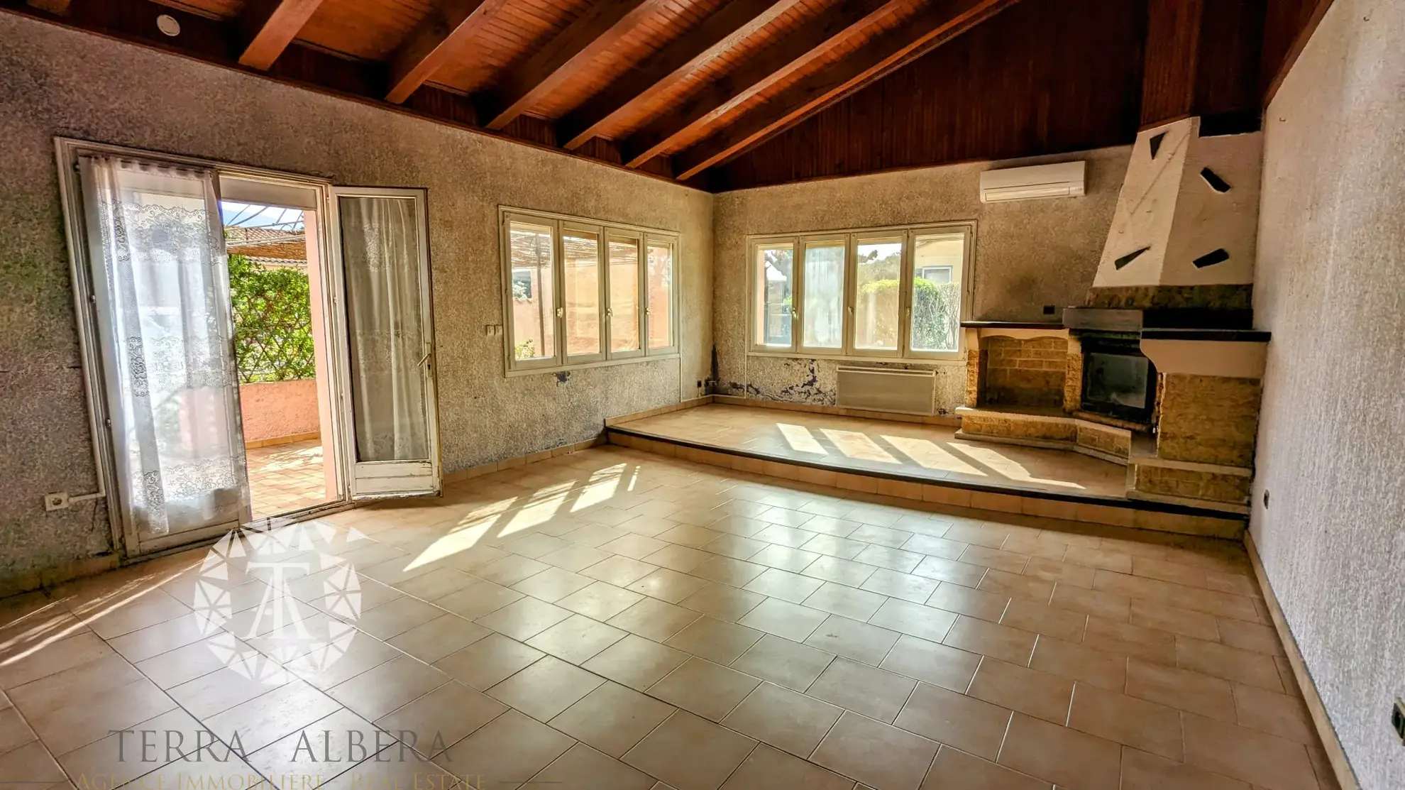 À vendre maison de plain-pied lumineuse avec jardin et garage à Saint-André 