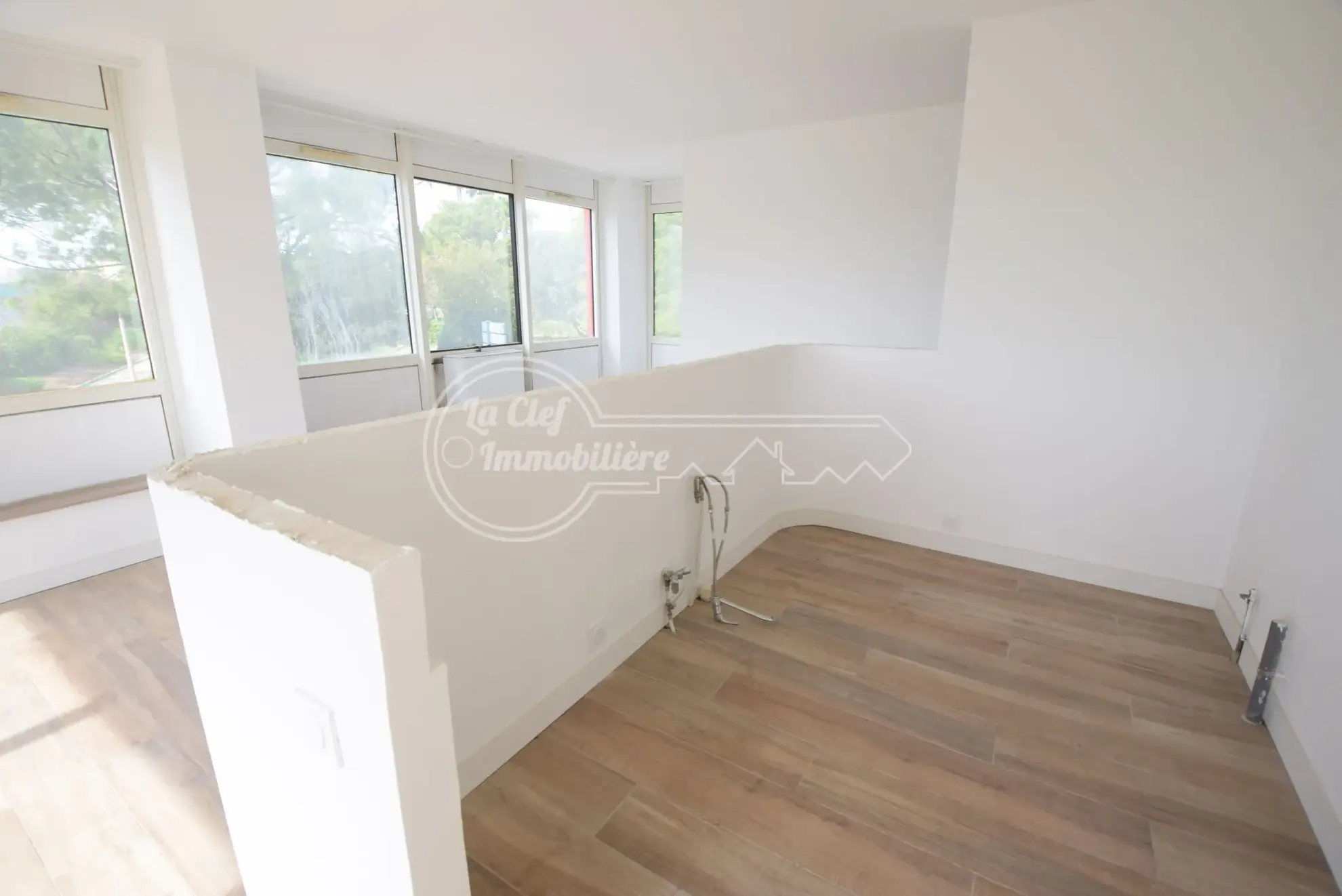 Appartement 2 pièces à Cagnes-sur-Mer avec parking, cave et vue dégagée 