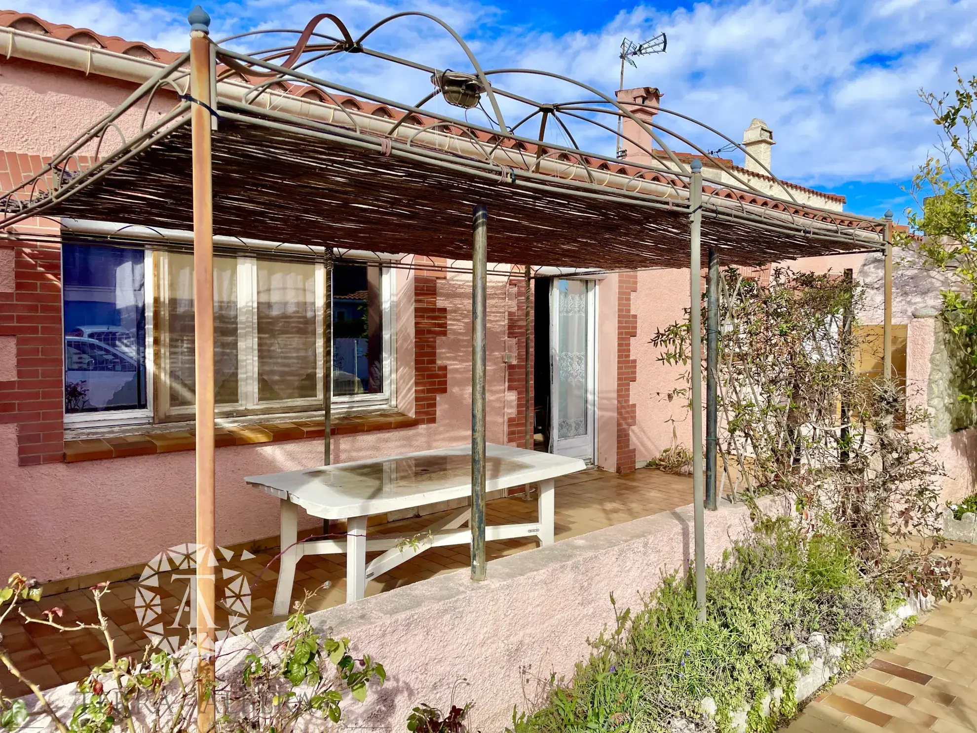À vendre maison de plain-pied lumineuse avec jardin et garage à Saint-André 