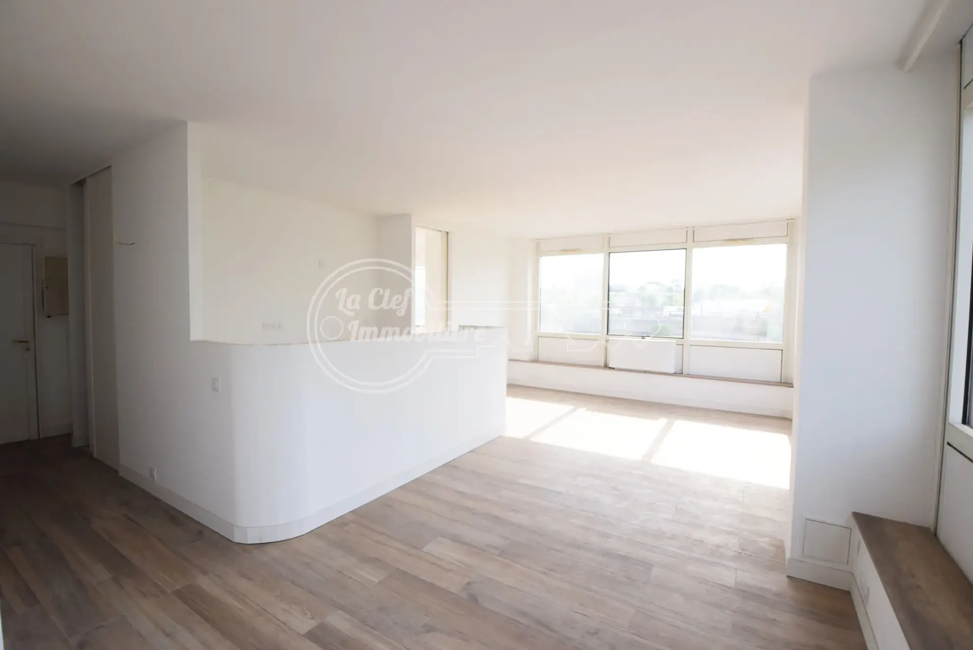 Appartement 2 pièces à Cagnes-sur-Mer avec parking, cave et vue dégagée 