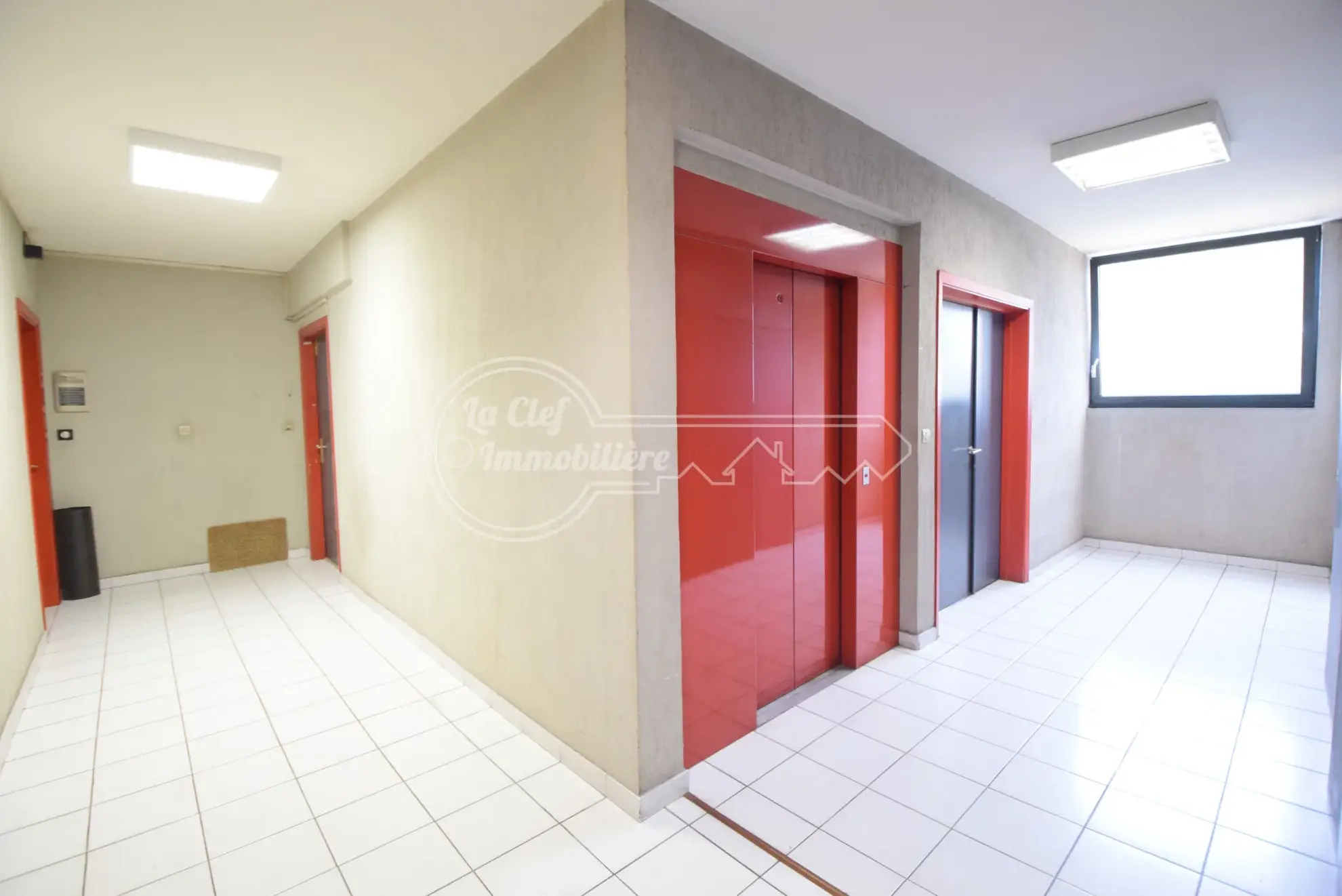 Appartement 2 pièces à Cagnes-sur-Mer avec parking, cave et vue dégagée 