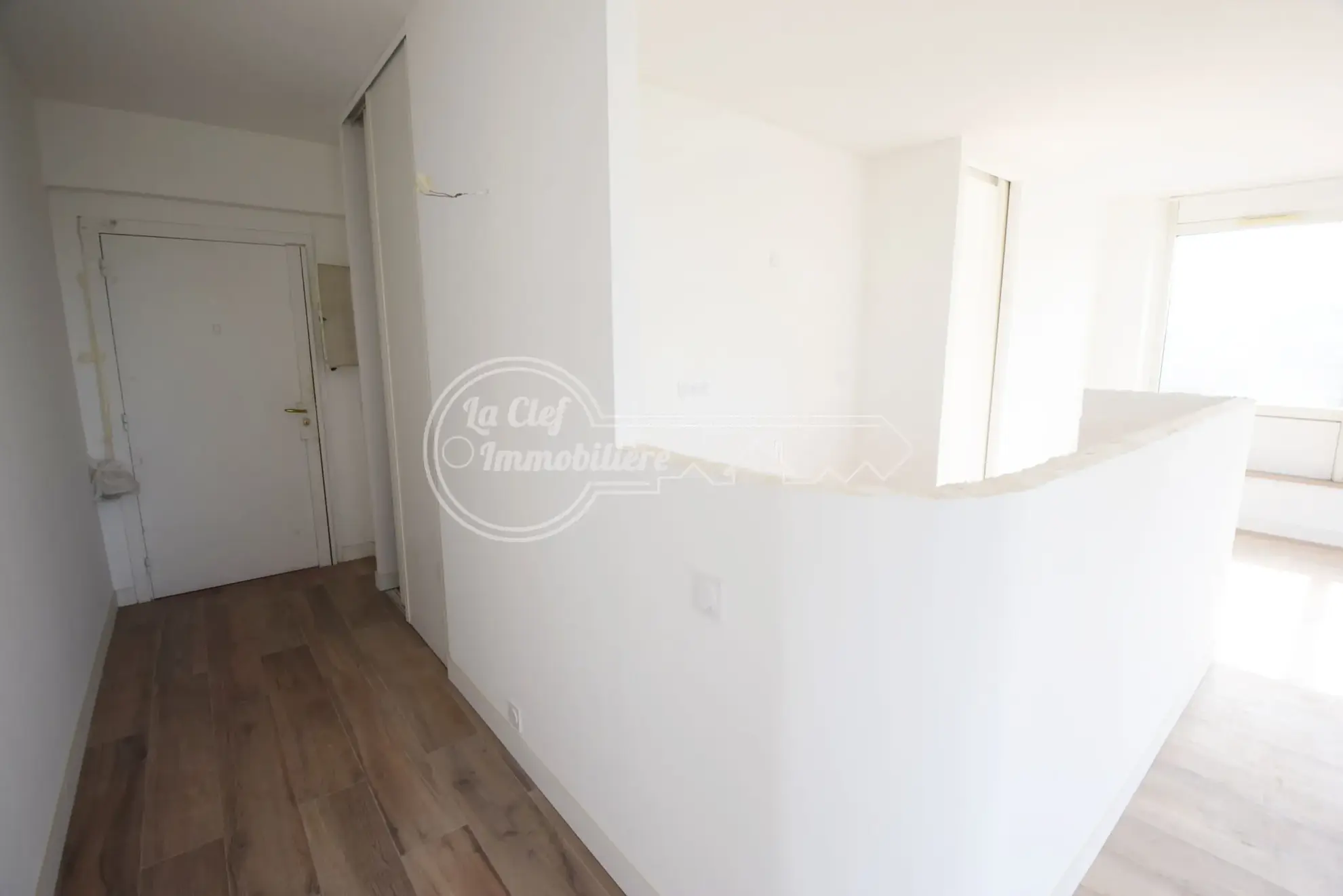 Appartement 2 pièces à Cagnes-sur-Mer avec parking, cave et vue dégagée 