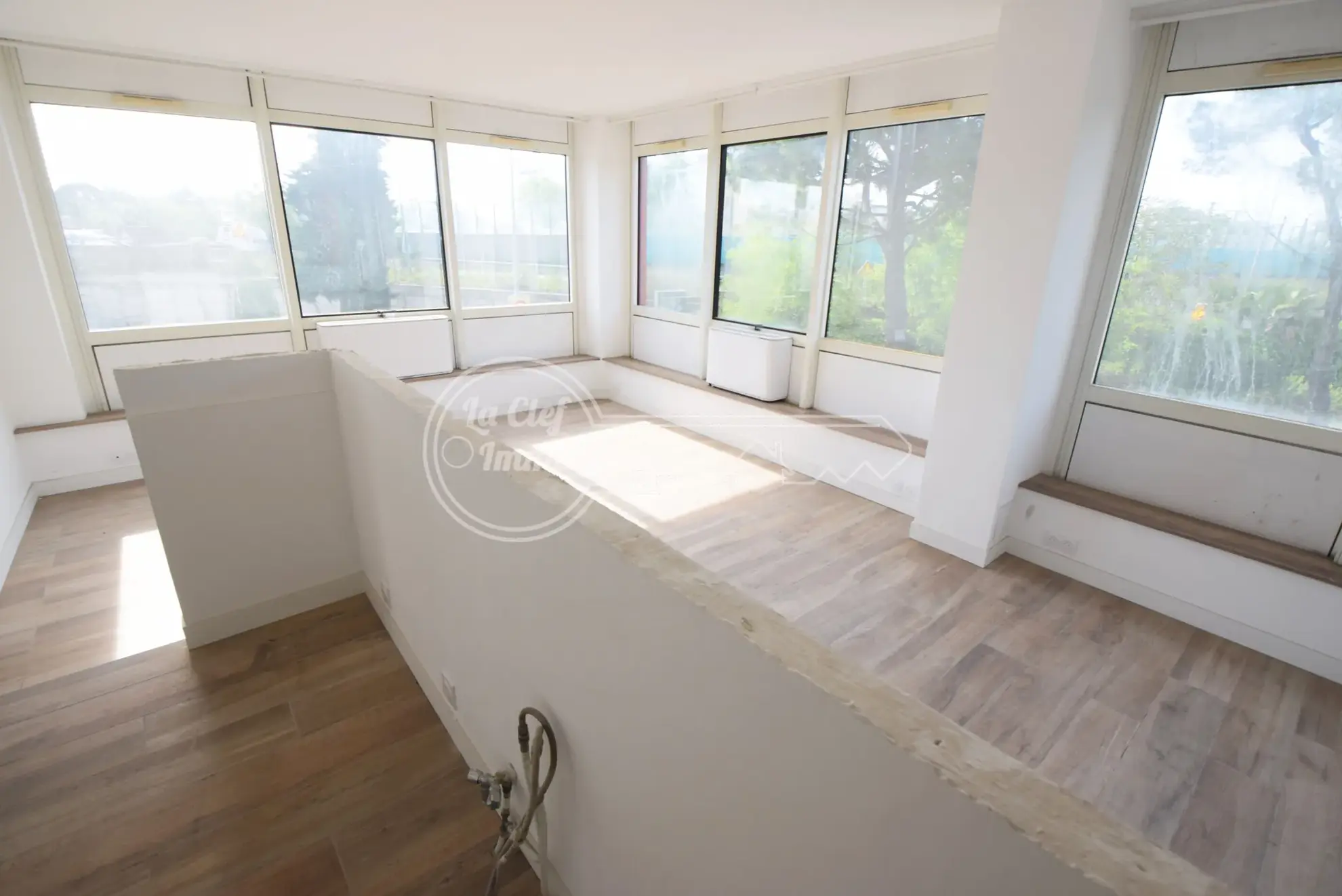 Appartement 2 pièces à Cagnes-sur-Mer avec parking, cave et vue dégagée 