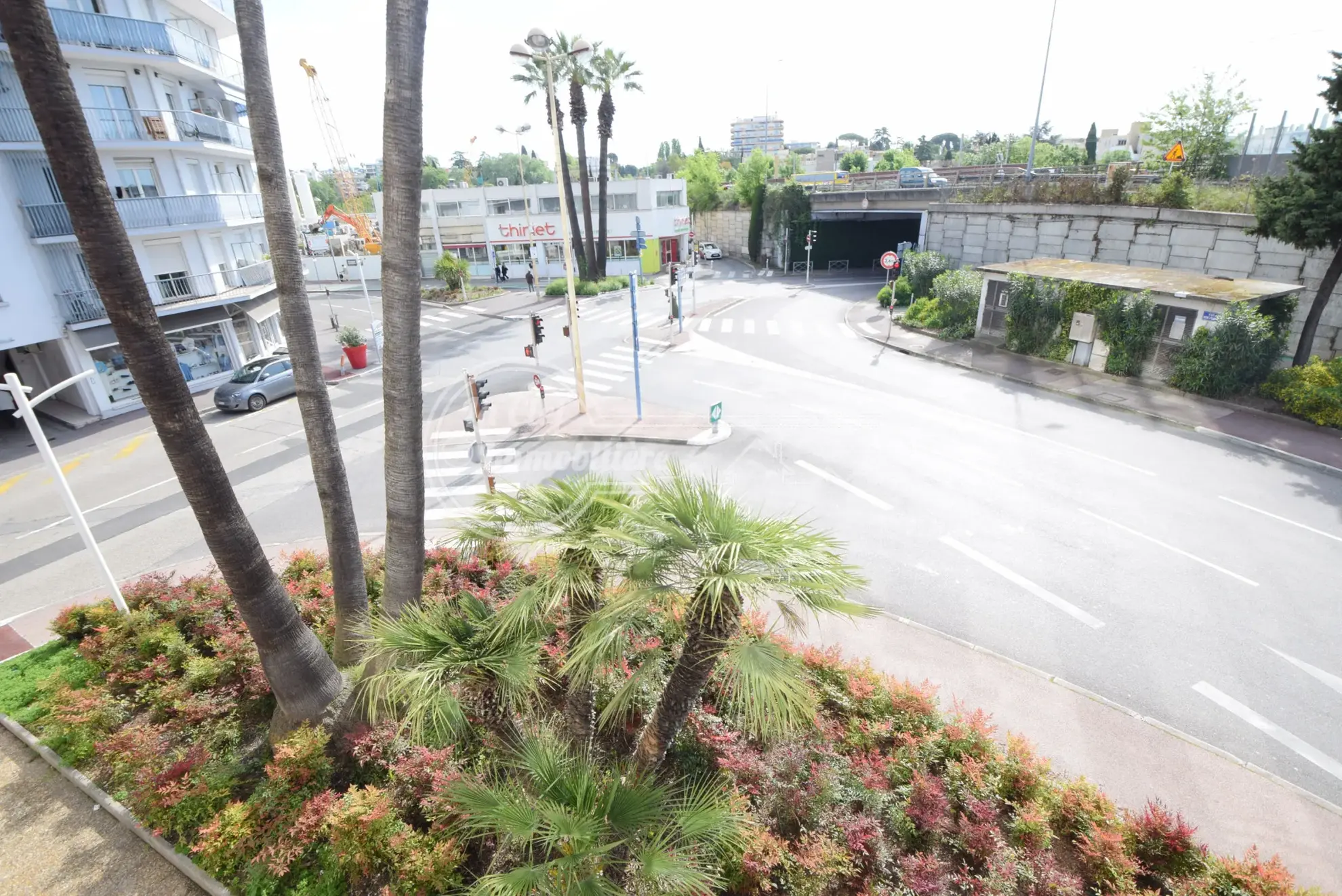 Appartement 2 pièces à Cagnes-sur-Mer avec parking, cave et vue dégagée 