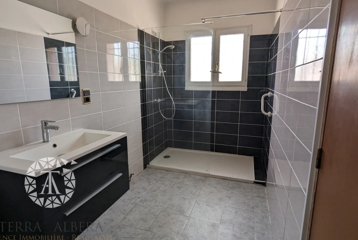 À vendre maison de plain-pied lumineuse avec jardin et garage à Saint-André 
