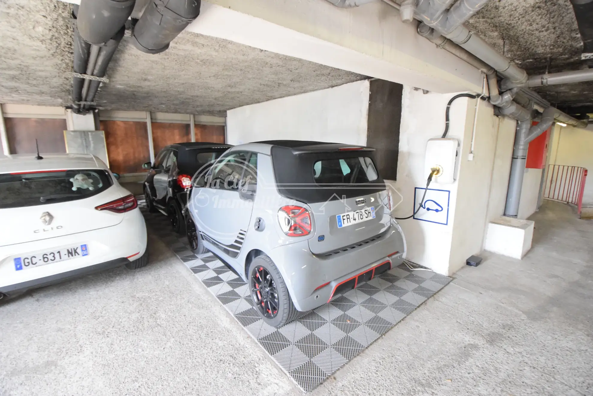 Appartement 2 pièces à Cagnes-sur-Mer avec parking, cave et vue dégagée 