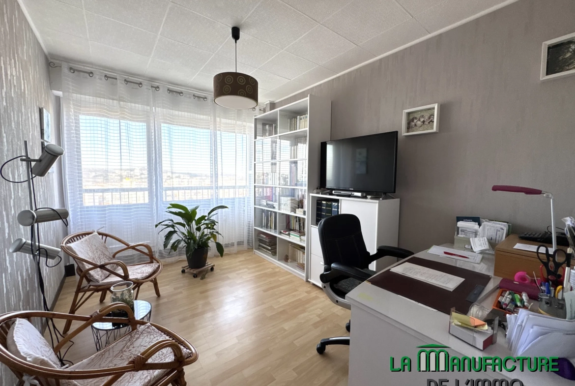 Appartement F5 avec balcon, cave et vue à Saint-Étienne - Secteur Portail Rouge 