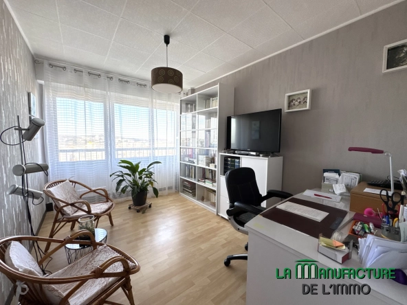 Appartement F5 avec balcon, cave et vue à Saint-Étienne - Secteur Portail Rouge 
