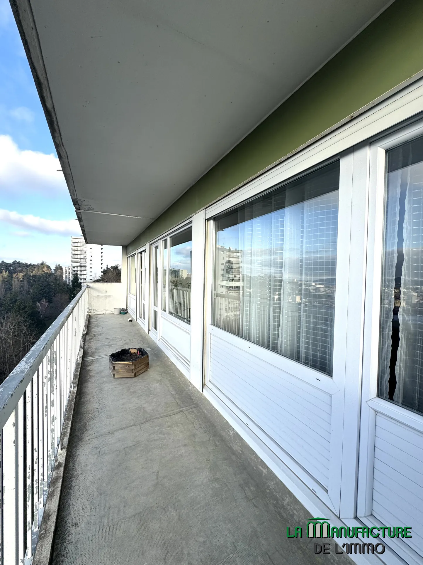 Appartement F5 avec balcon, cave et vue à Saint-Étienne - Secteur Portail Rouge 