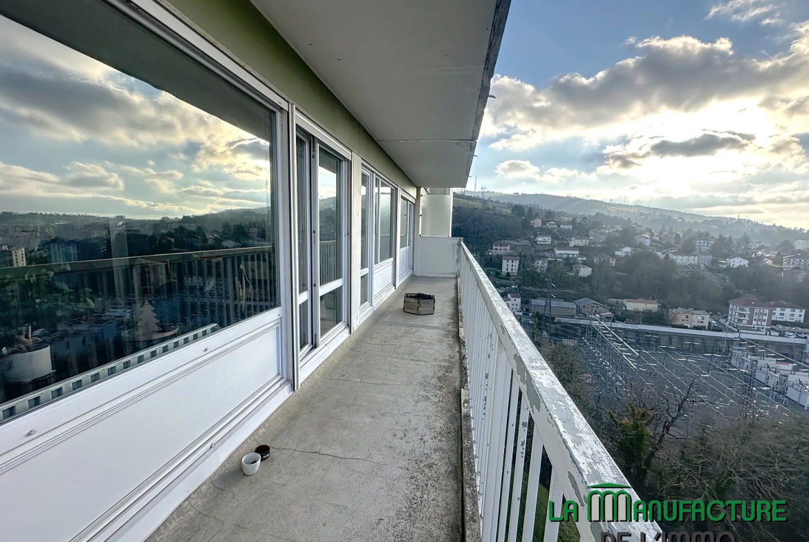 Appartement F5 avec balcon, cave et vue à Saint-Étienne - Secteur Portail Rouge 