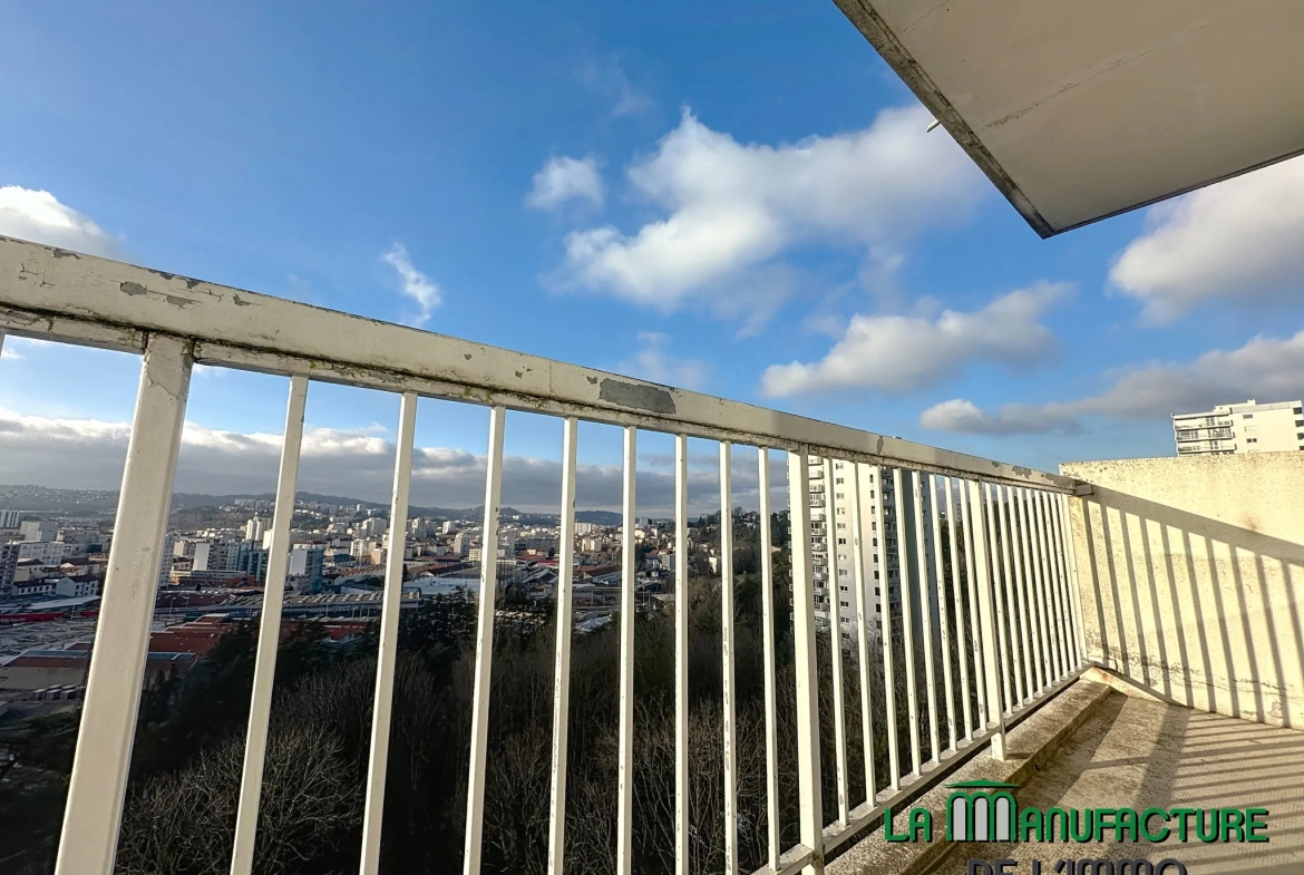 Appartement F5 avec balcon, cave et vue à Saint-Étienne - Secteur Portail Rouge 