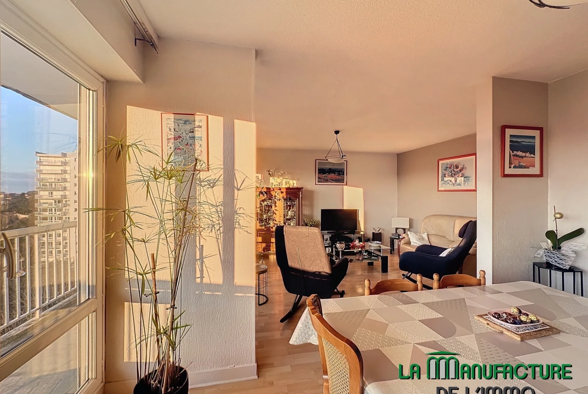 Appartement F5 avec balcon, cave et vue à Saint-Étienne - Secteur Portail Rouge 