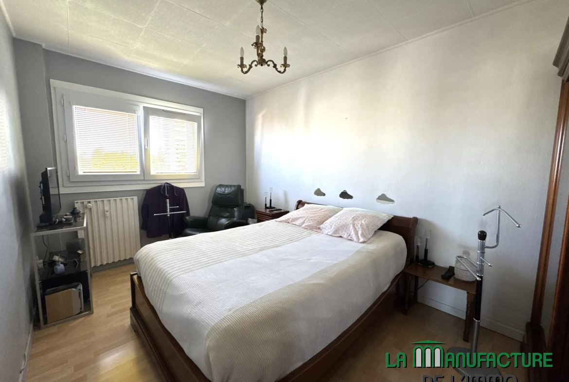 Appartement F5 avec balcon, cave et vue à Saint-Étienne - Secteur Portail Rouge 