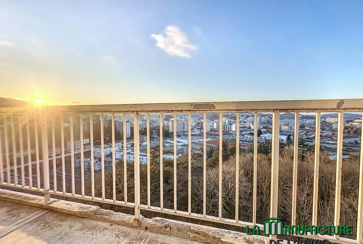 Appartement F5 avec balcon, cave et vue à Saint-Étienne - Secteur Portail Rouge 