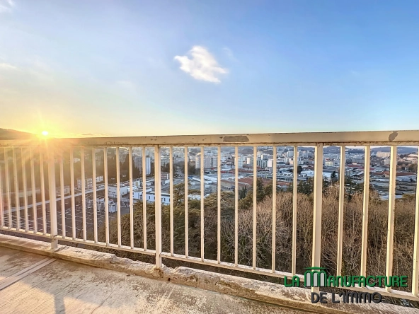 Appartement F5 avec balcon, cave et vue à Saint-Étienne - Secteur Portail Rouge 
