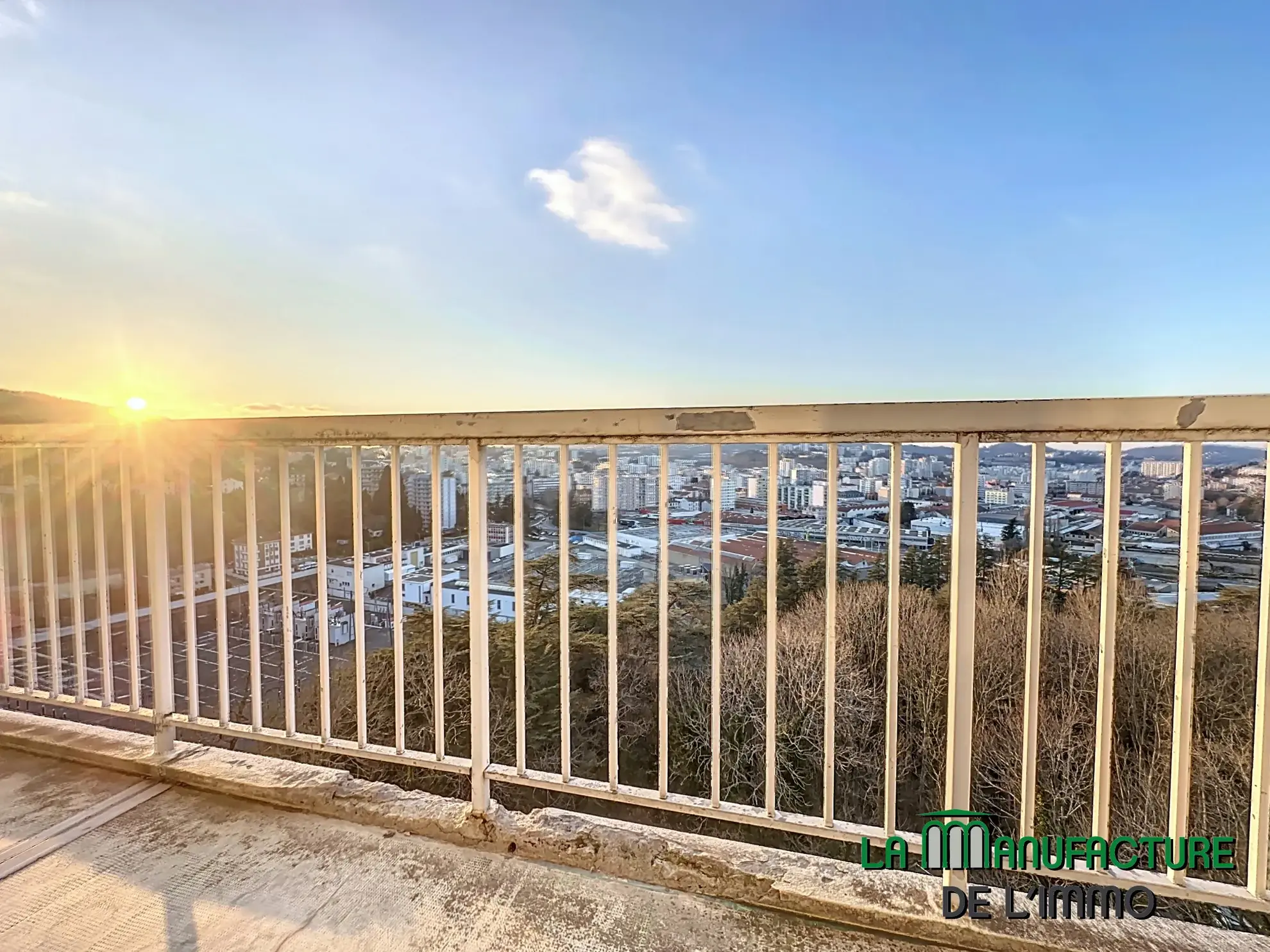 Appartement F5 avec balcon, cave et vue à Saint-Étienne - Secteur Portail Rouge 