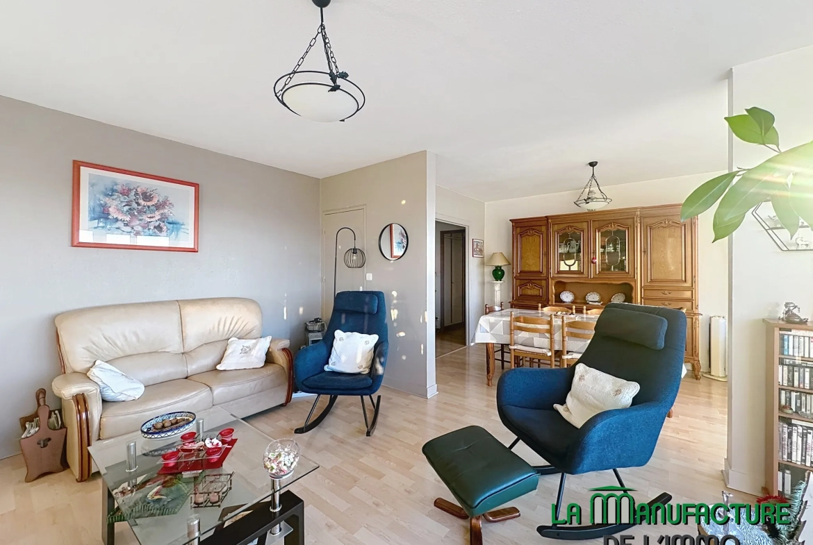Appartement F5 avec balcon, cave et vue à Saint-Étienne - Secteur Portail Rouge 