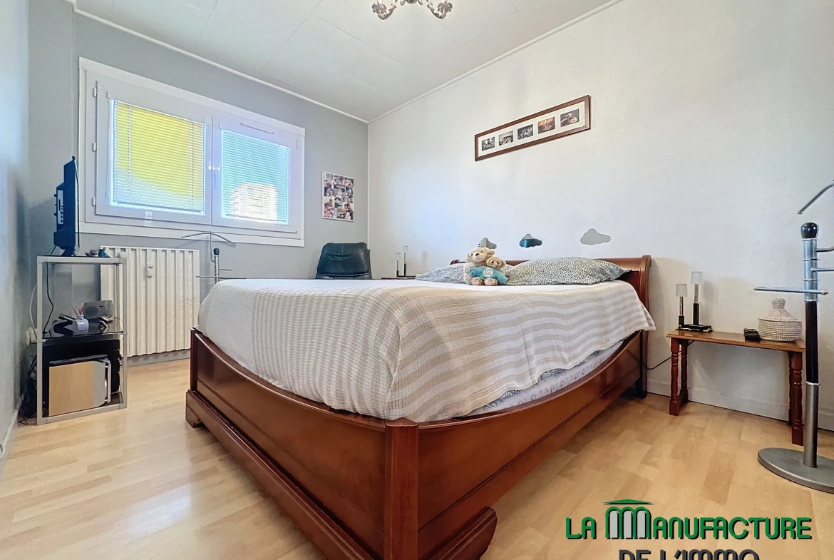 Appartement F5 avec balcon, cave et vue à Saint-Étienne - Secteur Portail Rouge 
