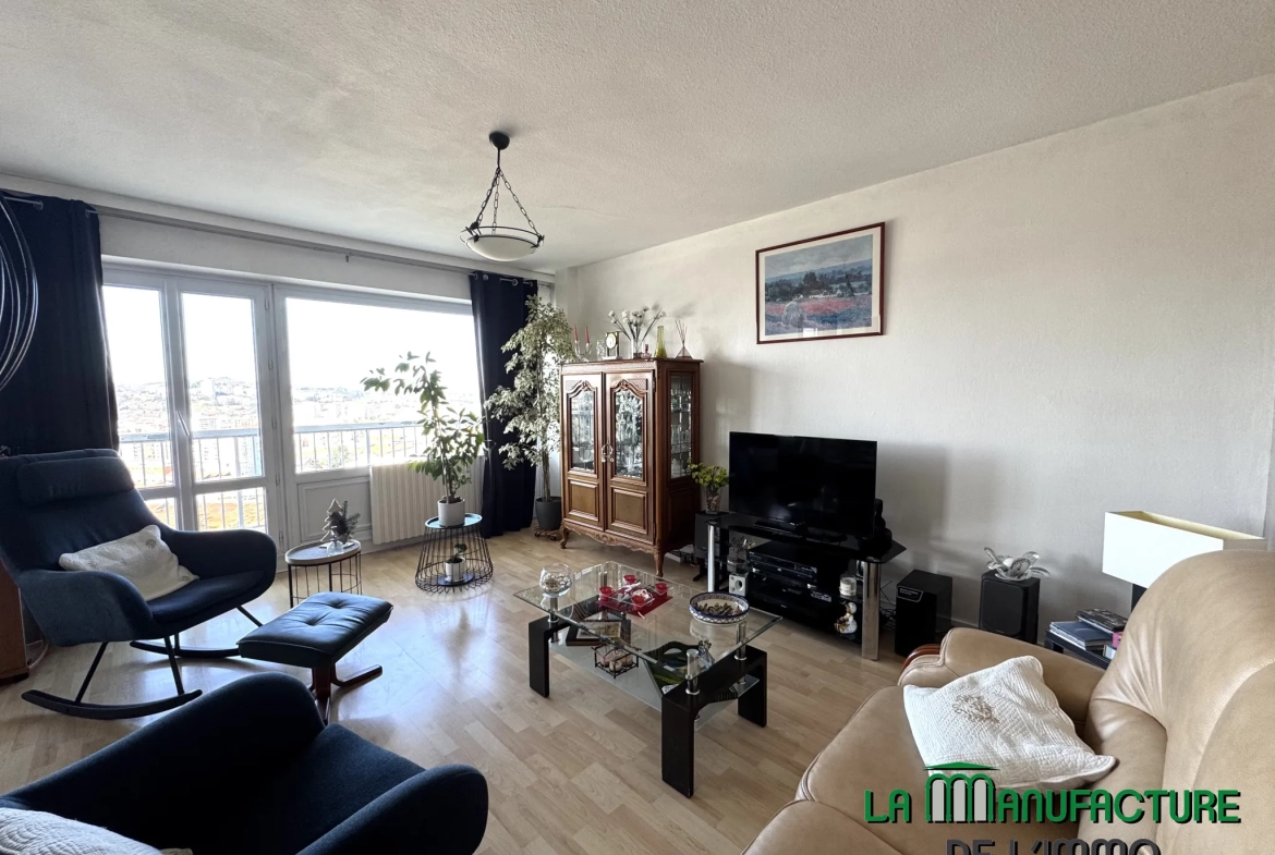 Appartement F5 avec balcon, cave et vue à Saint-Étienne - Secteur Portail Rouge 