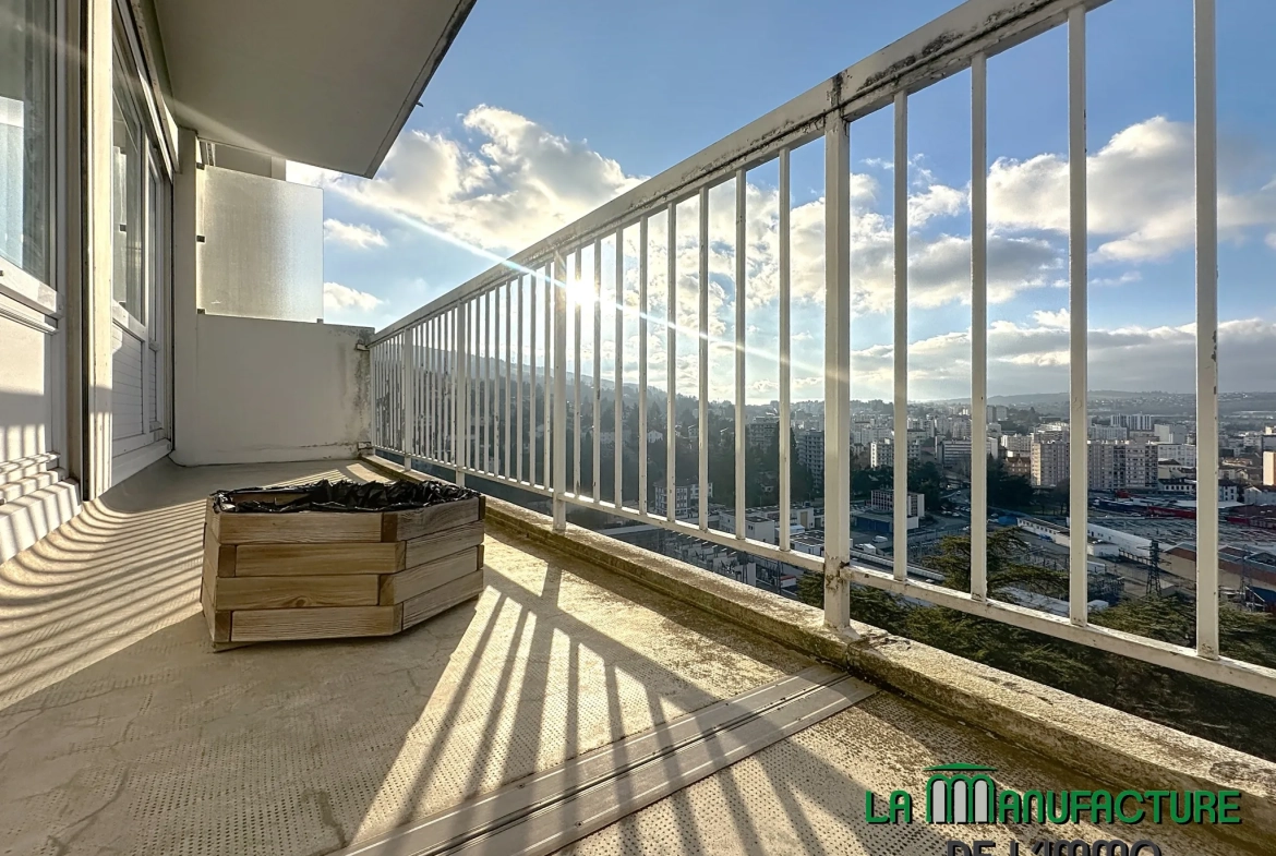 Appartement F5 avec balcon, cave et vue à Saint-Étienne - Secteur Portail Rouge 
