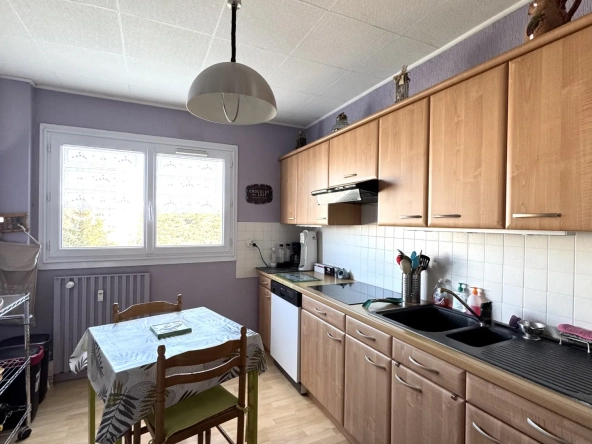 Appartement F5 avec balcon, cave et vue à Saint-Étienne - Secteur Portail Rouge 