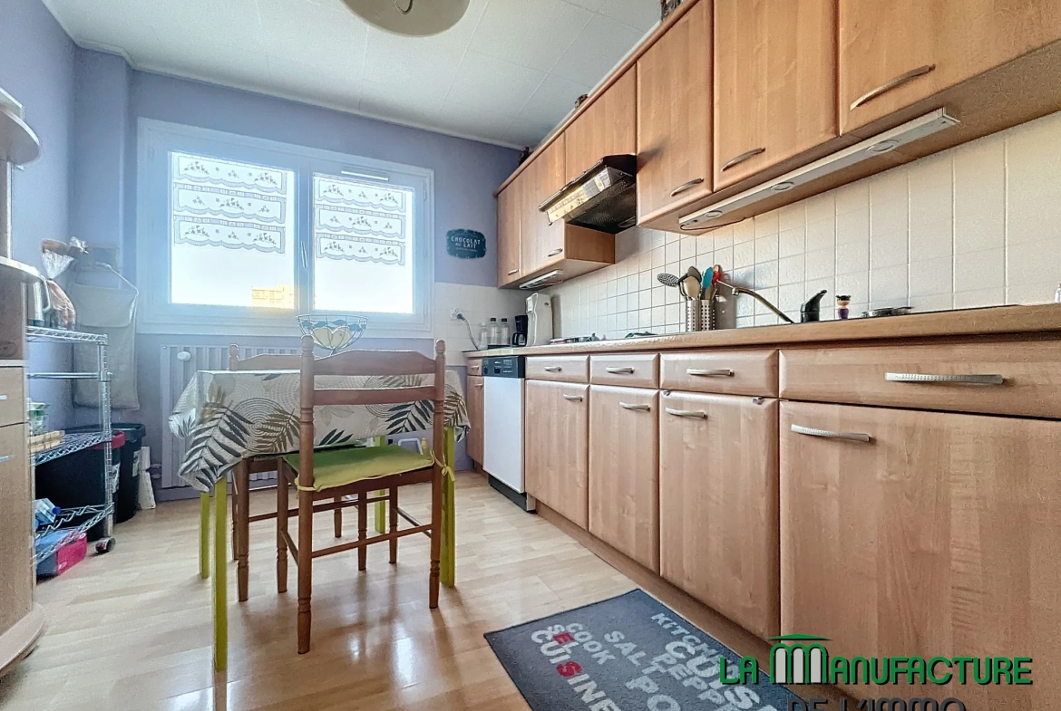 Appartement F5 avec balcon, cave et vue à Saint-Étienne - Secteur Portail Rouge 