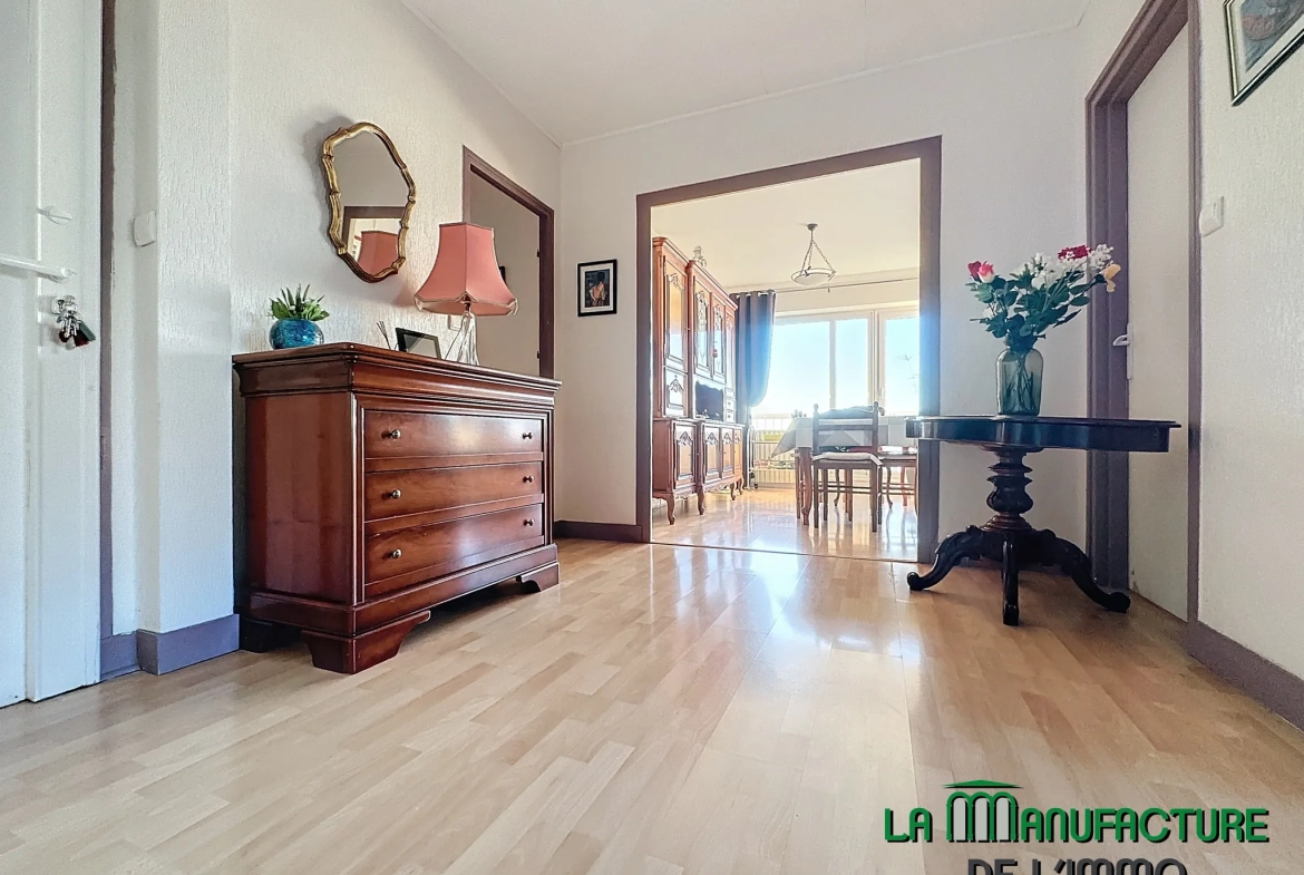 Appartement F5 avec balcon, cave et vue à Saint-Étienne - Secteur Portail Rouge 