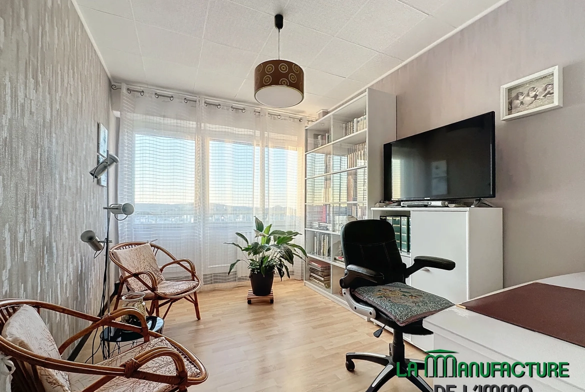 Appartement F5 avec balcon, cave et vue à Saint-Étienne - Secteur Portail Rouge 