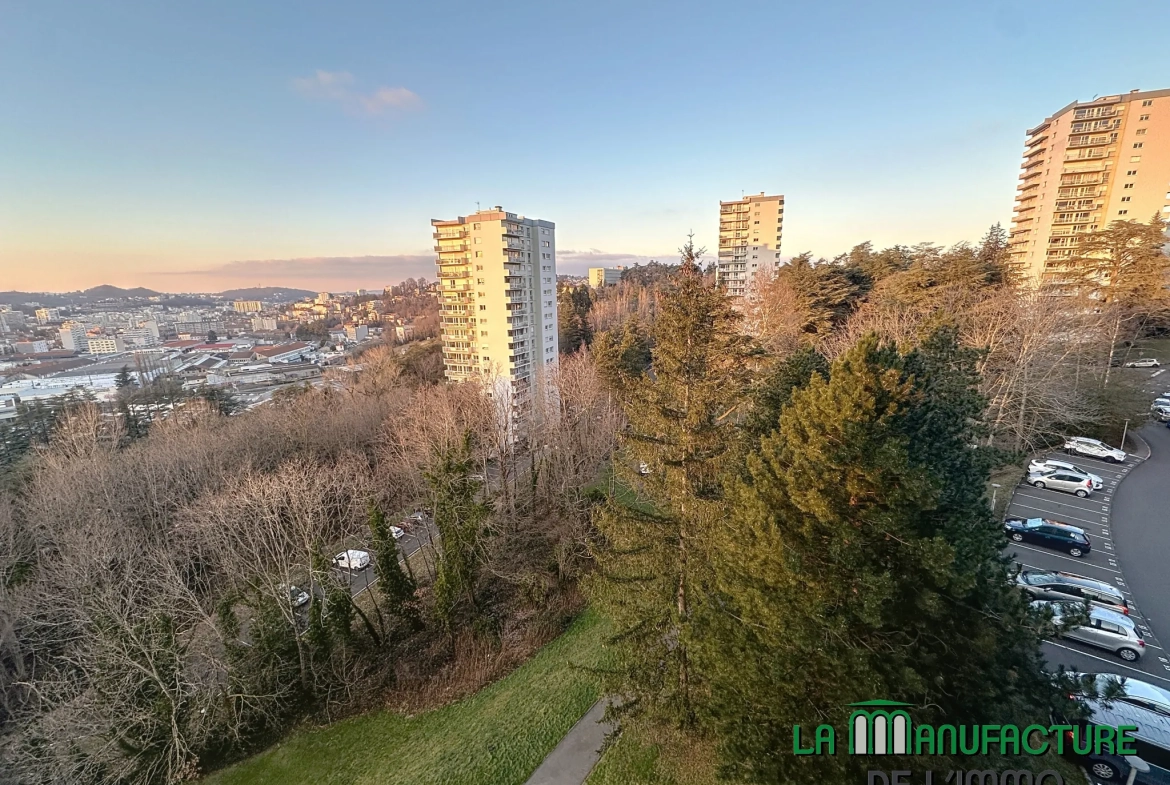 Appartement F5 avec balcon, cave et vue à Saint-Étienne - Secteur Portail Rouge 