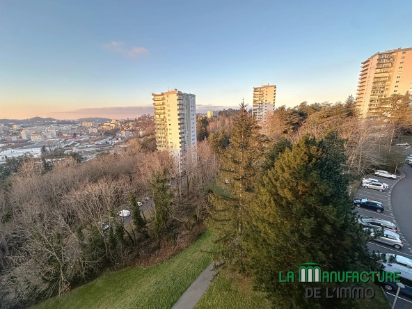 Appartement F5 avec balcon, cave et vue à Saint-Étienne - Secteur Portail Rouge 