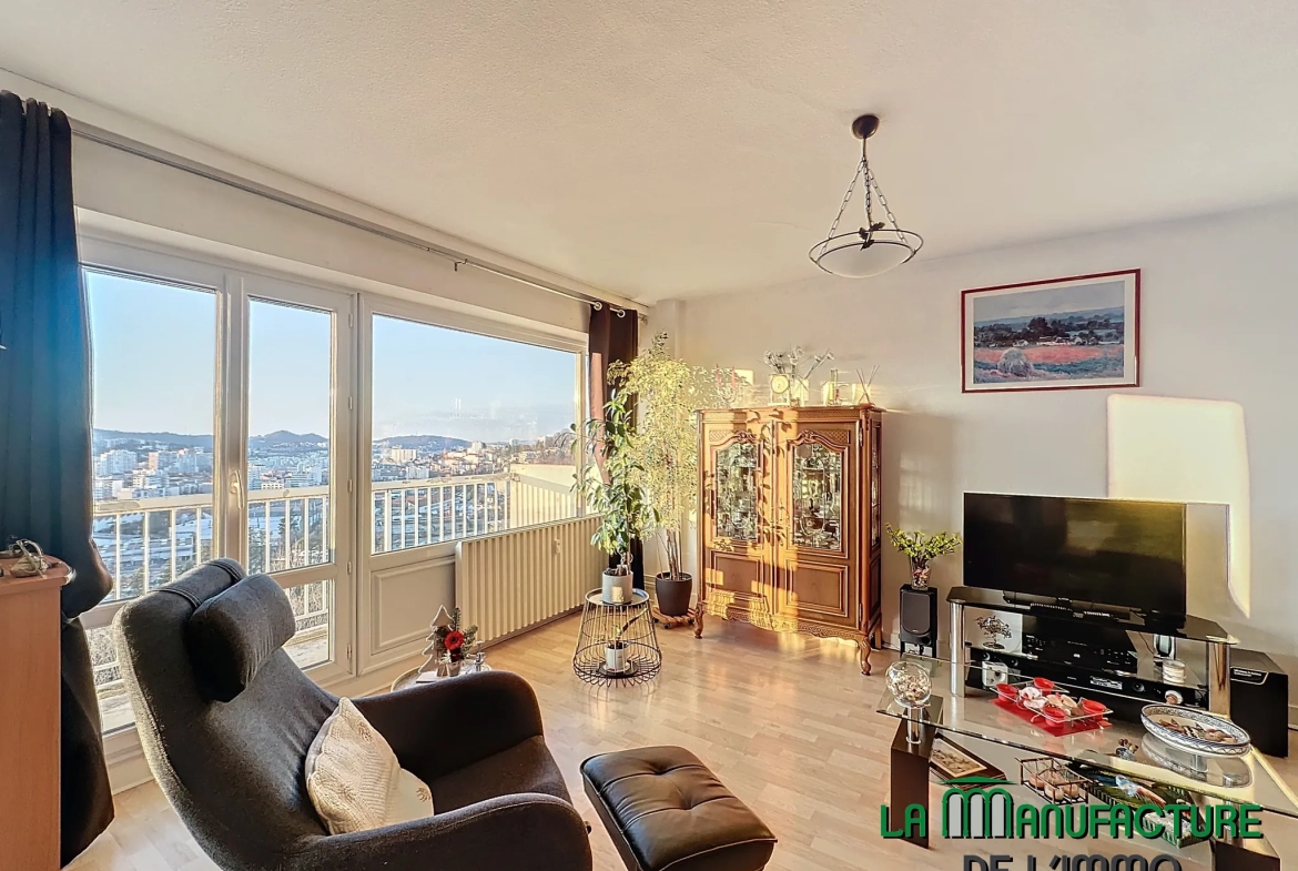 Appartement F5 avec balcon, cave et vue à Saint-Étienne - Secteur Portail Rouge 